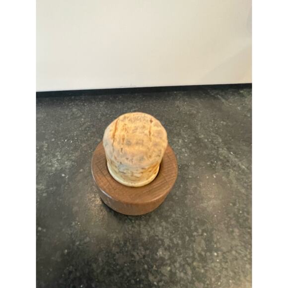 Russell’s Reserve Kentucky Straight Bourbon Whiskey EMPTY BOTTLE ONLY - Picture 3 of 6